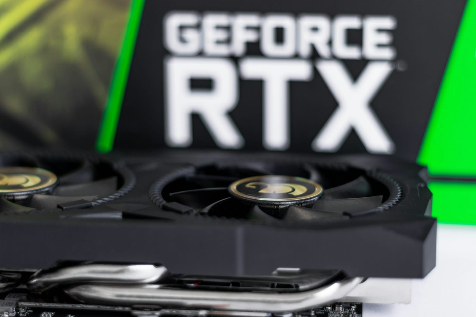 DeepSeek a spadek wartości NVIDIA – czy rynek AI czeka rewolucja?